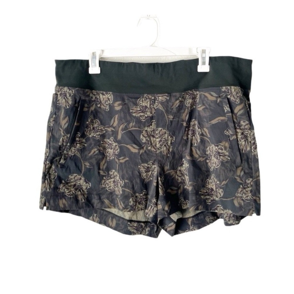 Athleta Shorts Women's 18 Trekkie North Terra Firma Floral‎ Dark Romatic Active